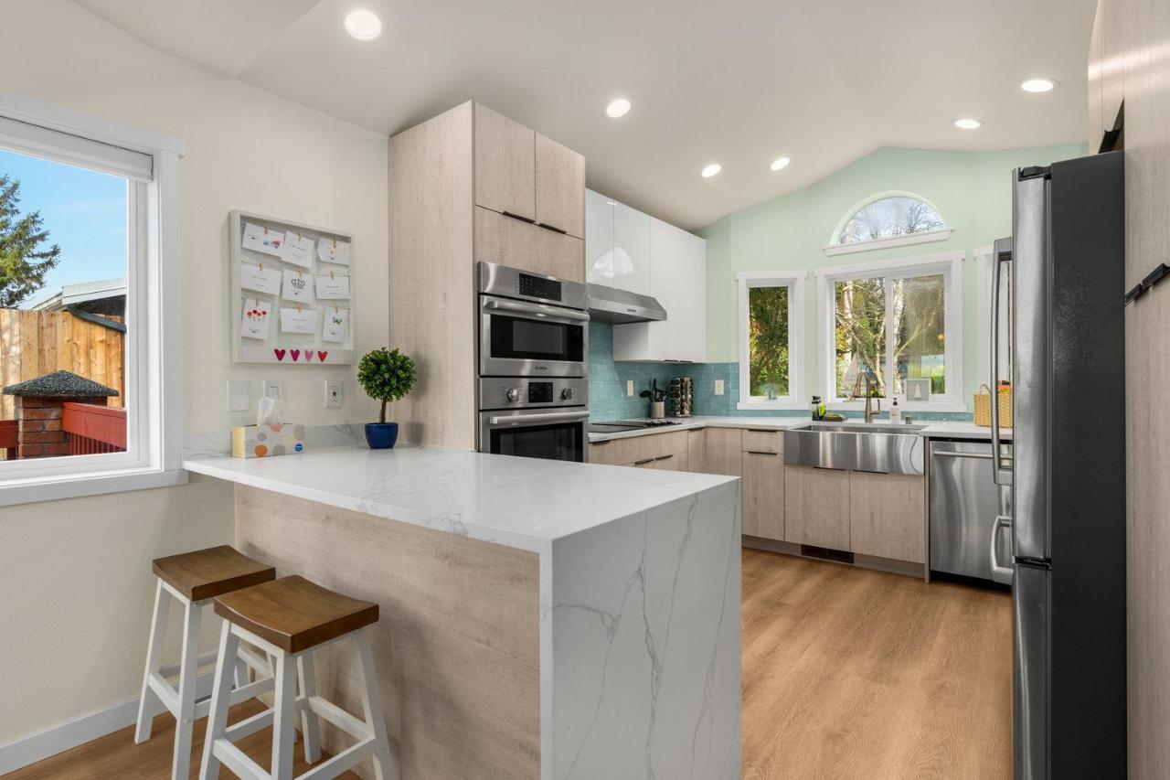 @ Marbella Lane - Wave House, Your Oceanfront Retreat! オークハーバー エクステリア 写真